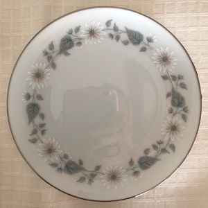 NEW NORITAKE WELLESLEY 6 INCH DESSERT PLATE - REAL PLATINUM RIM